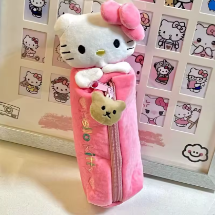 Estojo pelúcia Hello Kitty rosa